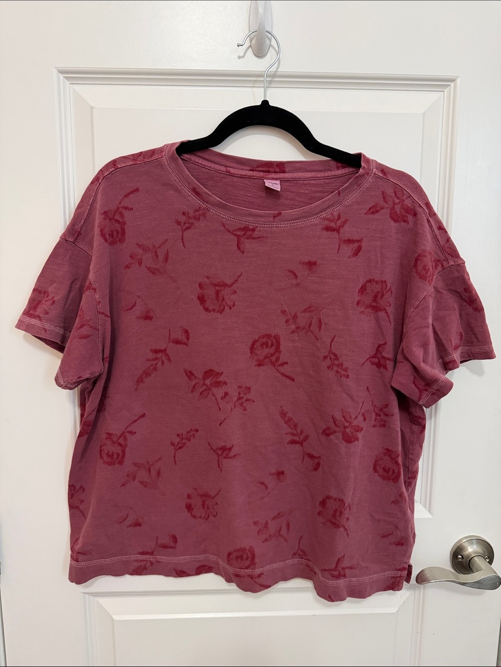 Old Navy Womens Medium Rose-Red Floral Burnout Short Sleeve Tee